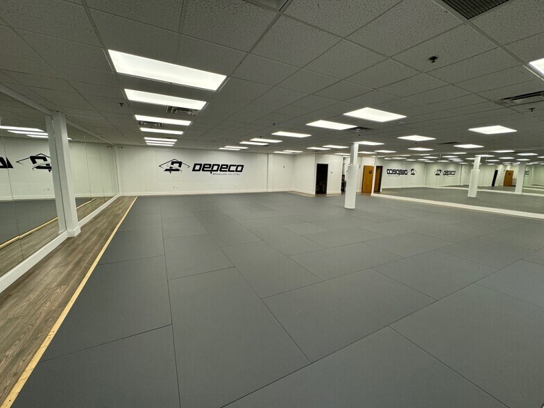 More Photos Of 293-317 Libbey Industrial Pky, Weymouth Light Distribution For Lease