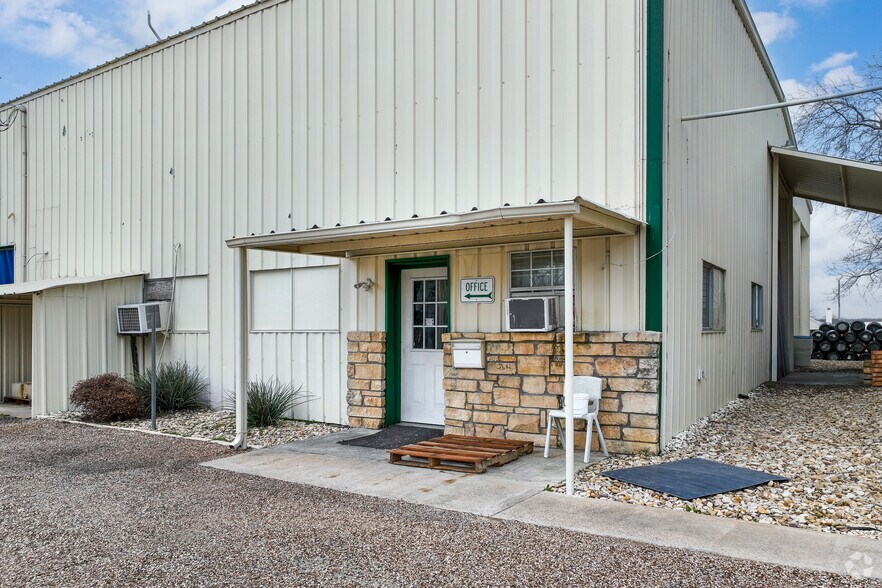 More Photos Of 6212 FM 933, Blum Warehouse For Sale