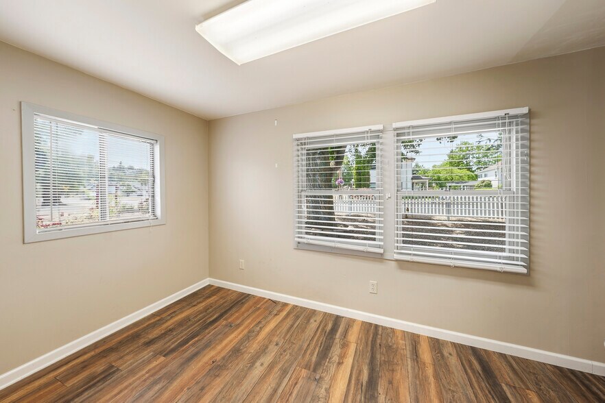 More Photos Of 143 S Main St, Phoenix Office For Sale