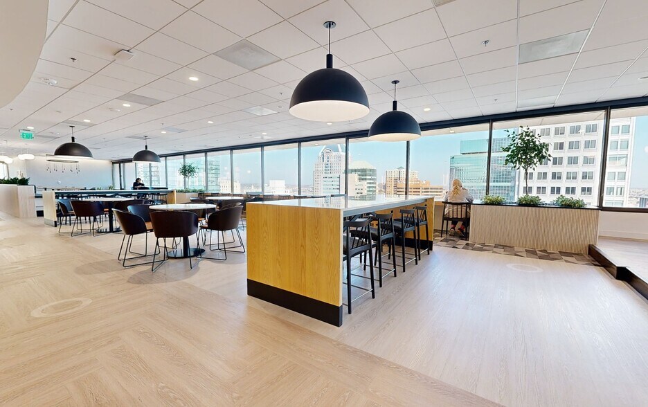 More Photos Of 100 Light St, Baltimore Office For Lease