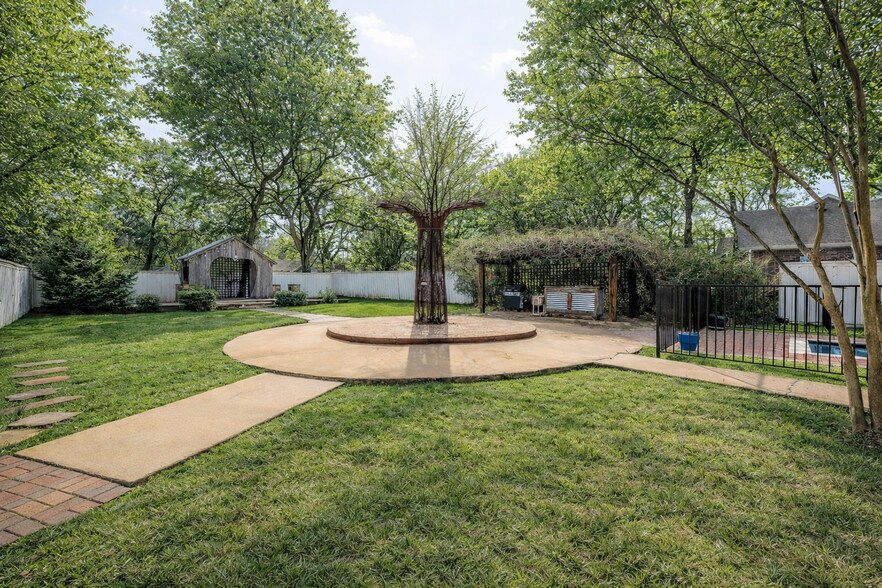 More Photos Of 811 N Church St, McKinney Hospitality For Sale