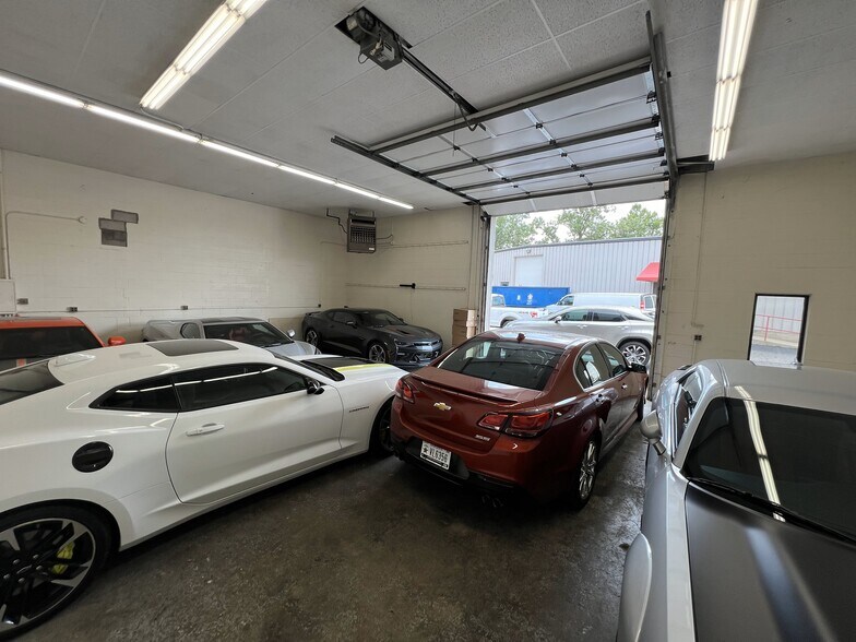 More Photos Of 3305 E Washington Blvd, Fort Wayne Warehouse For Lease