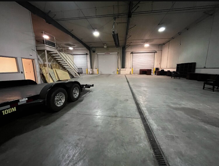 More Photos Of 2400 S Main St, Corbin Flex For Sale