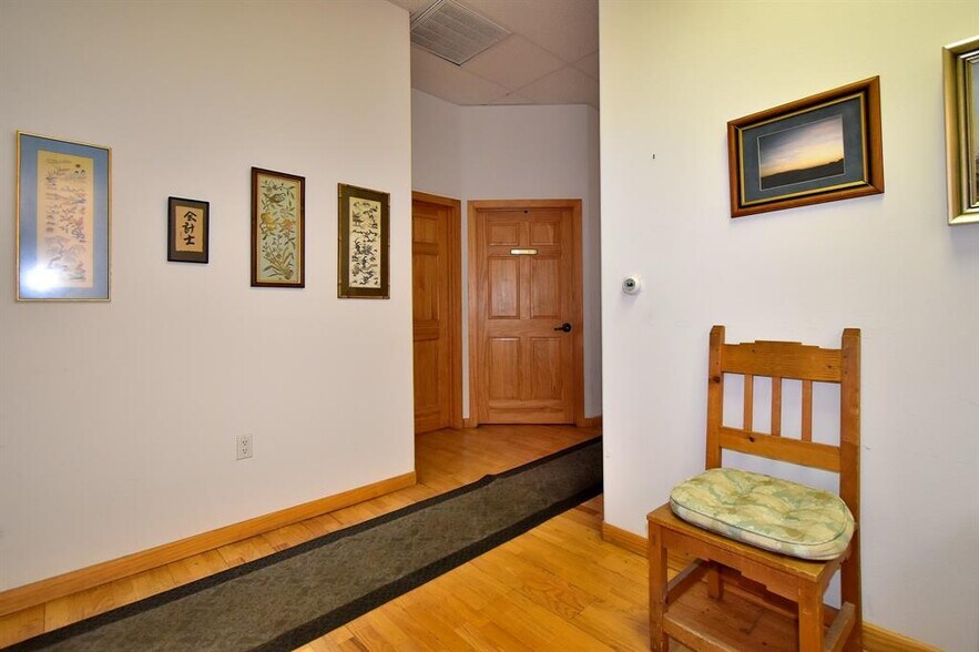 More Photos Of 5 Caliente Rd, Santa Fe Office For Sale
