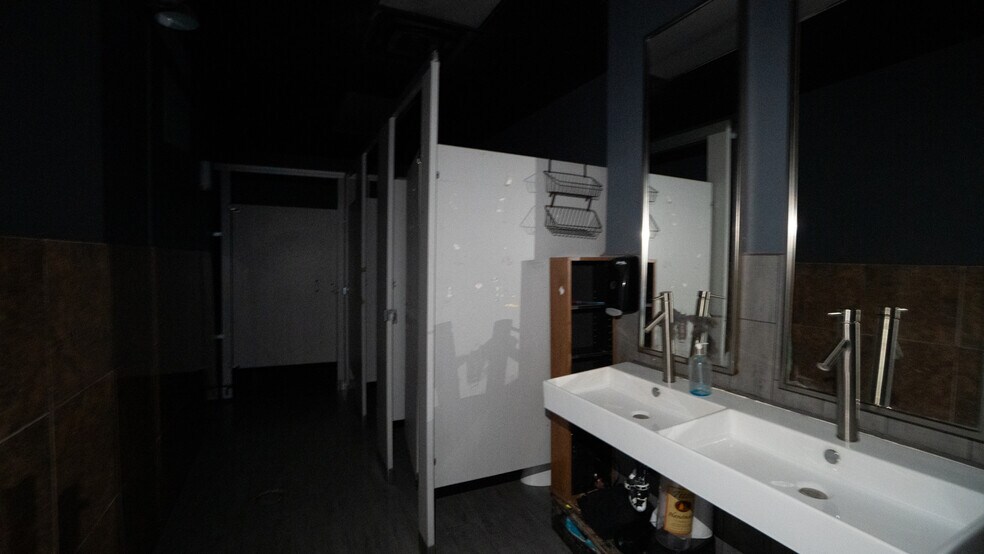 More Photos Of 5110 Washington Ave, Houston Storefront For Lease