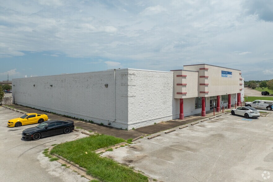 Primary Photo Of 9550 Emmett F Lowry Expy, Texas City Freestanding For Lease