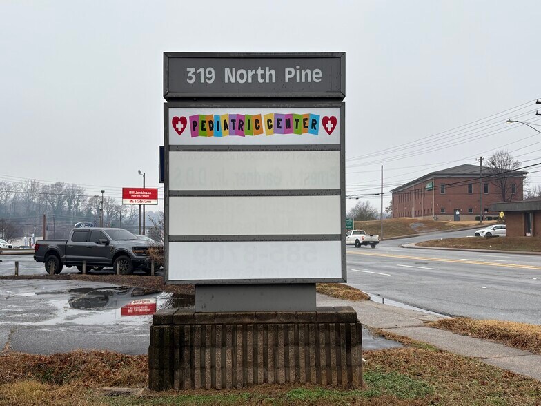 More Photos Of 319 N Pine St, Spartanburg Medical For Lease