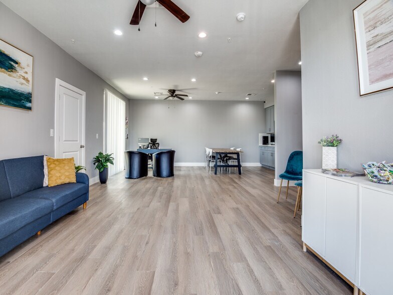 More Photos Of 1100 Us-90 Hwy W, Sealy Apartments For Sale