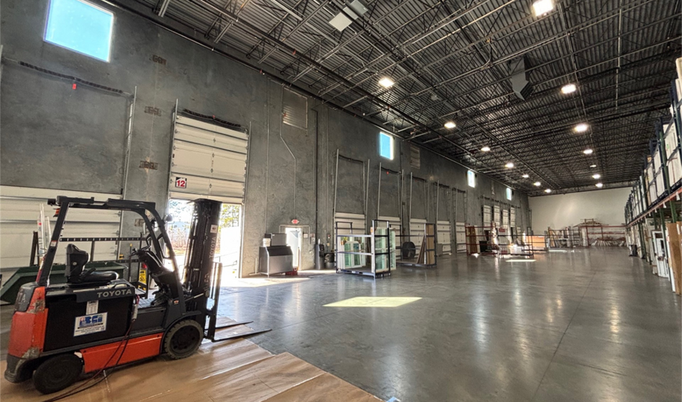 More Photos Of 33 Acme Way, Wilmington Distribution For Lease