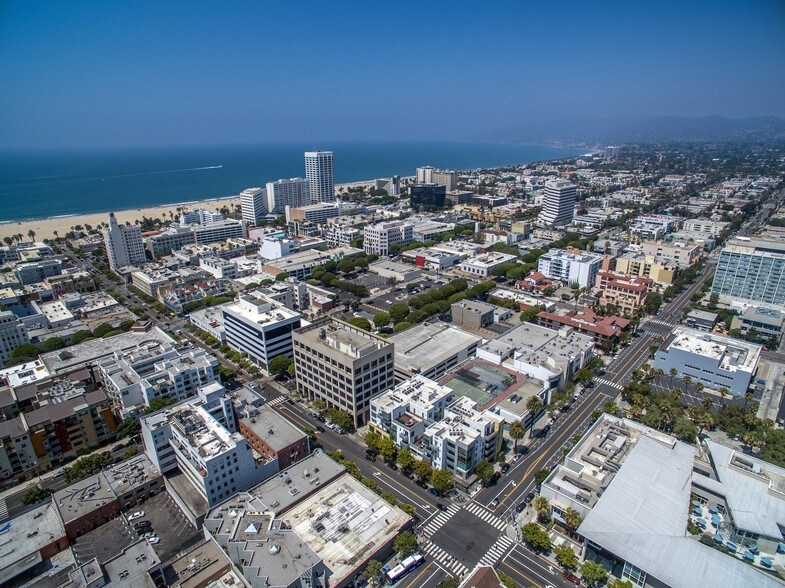 More Photos Of 525 Santa Monica Blvd, Santa Monica Apartments For Sale