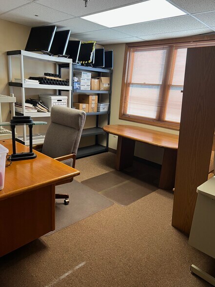 More Photos Of 402-404 Thames St, Groton Office For Lease