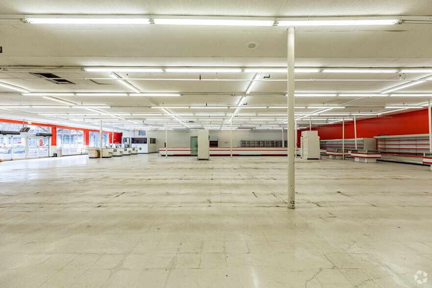 More Photos Of 1933 E Pembroke Ave, Hampton Storefront For Sale