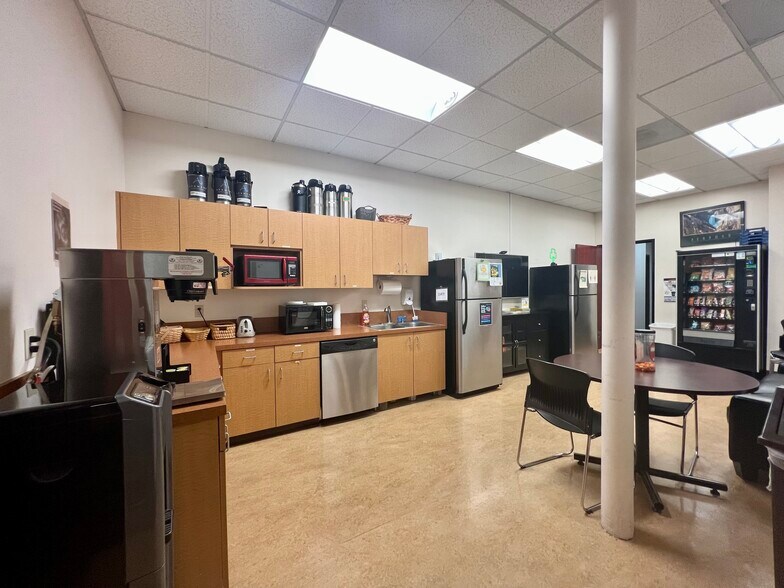 More Photos Of 25115 SW Parkway Ave, Wilsonville Office For Lease