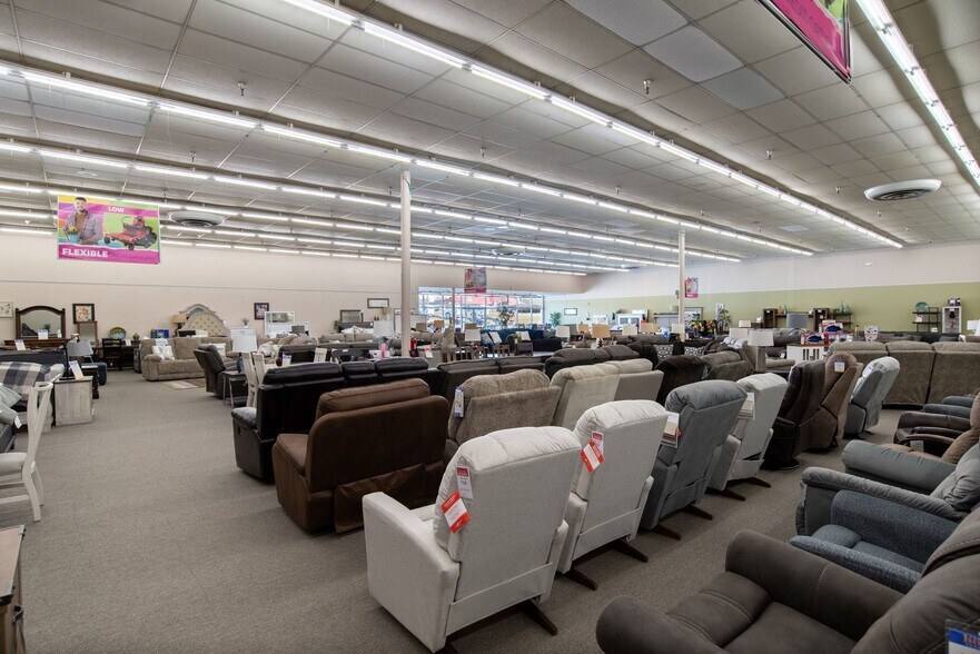More Photos Of , Dallas General Retail For Sale