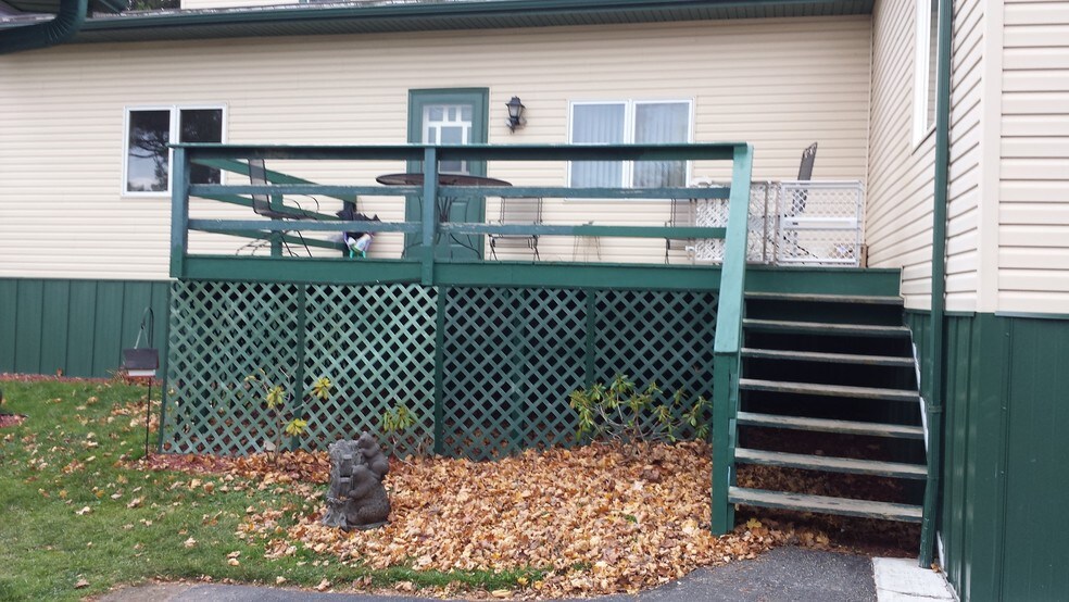 More Photos Of 506 Forest Home Dr, Francis Creek Apartments For Sale