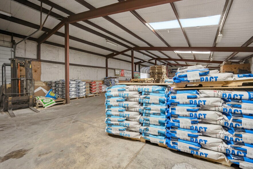 More Photos Of 1505 N Main St, Newcastle Warehouse For Sale