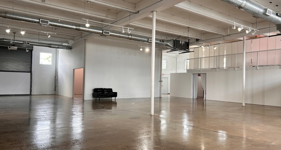 More Photos Of 297 NE 67th St, Miami Warehouse For Lease