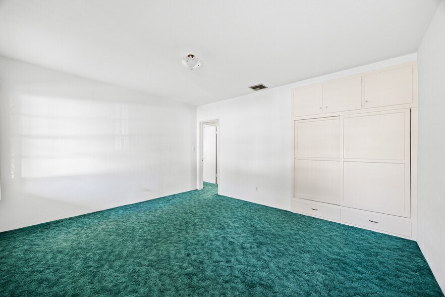 More Photos Of 1047 N San Gabriel Ave, Azusa Apartments For Sale