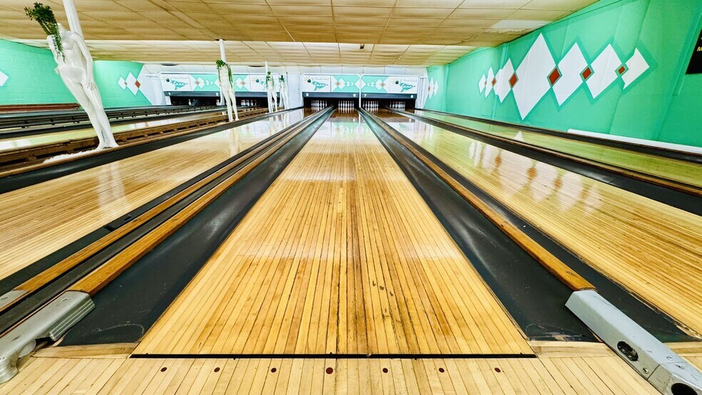 More Photos Of 1031 Mills St, Black Earth Bowling Alley For Sale