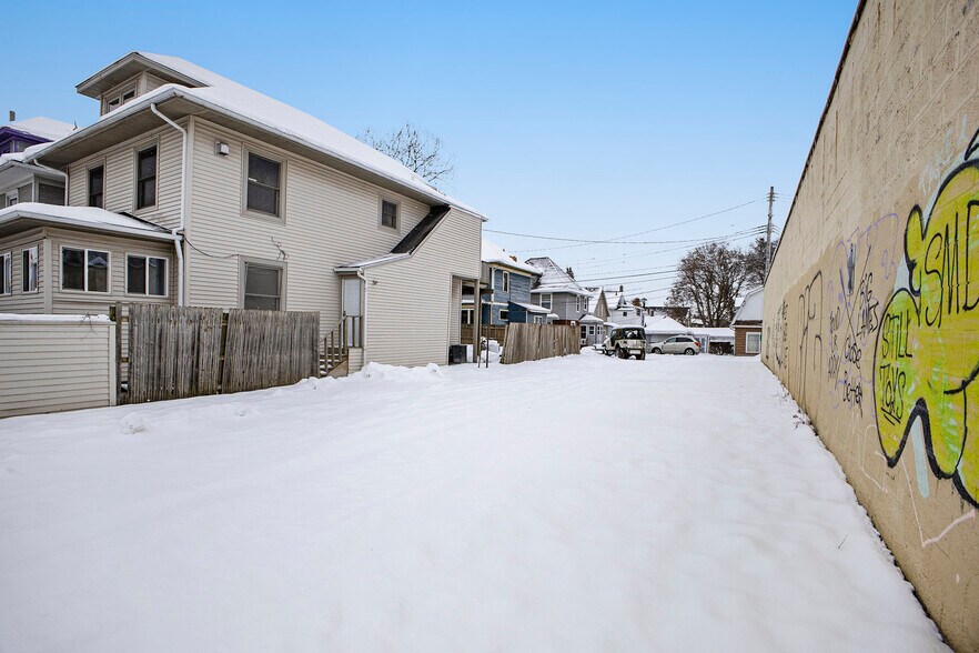 More Photos Of , Lansing Unknown For Sale