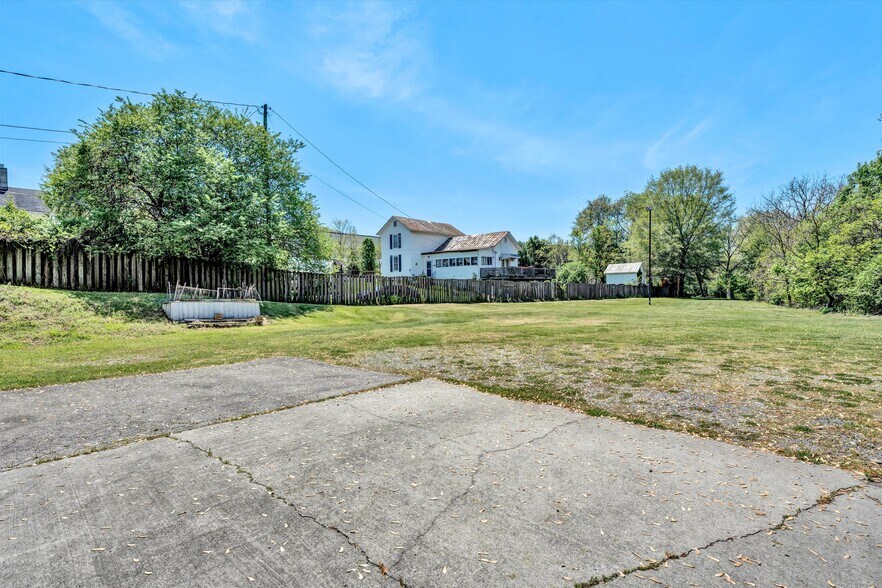 More Photos Of 106 Stoney Battery Rd, Troutville Winery Vineyard For Sale