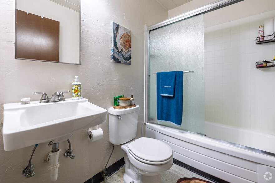 More Photos Of 1895 H St, Arcata Apartments For Sale