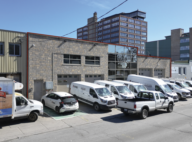 Primary Photo Of 7979 Av 14E, Montréal Industrial For Sale