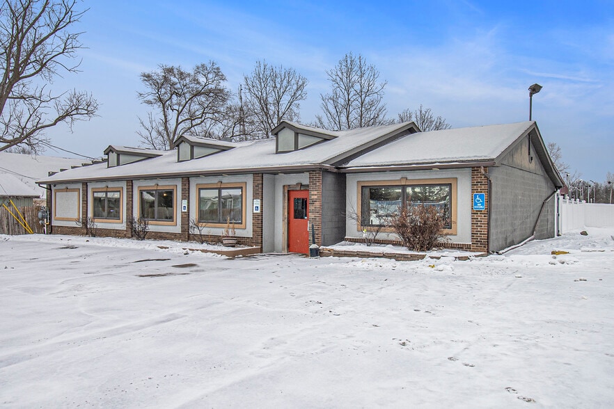 More Photos Of 5153 Fenton Rd, Flint Restaurant For Sale