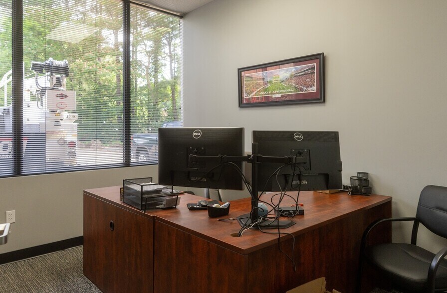 More Photos Of 207 Park Ct, Ridgeland Warehouse For Lease