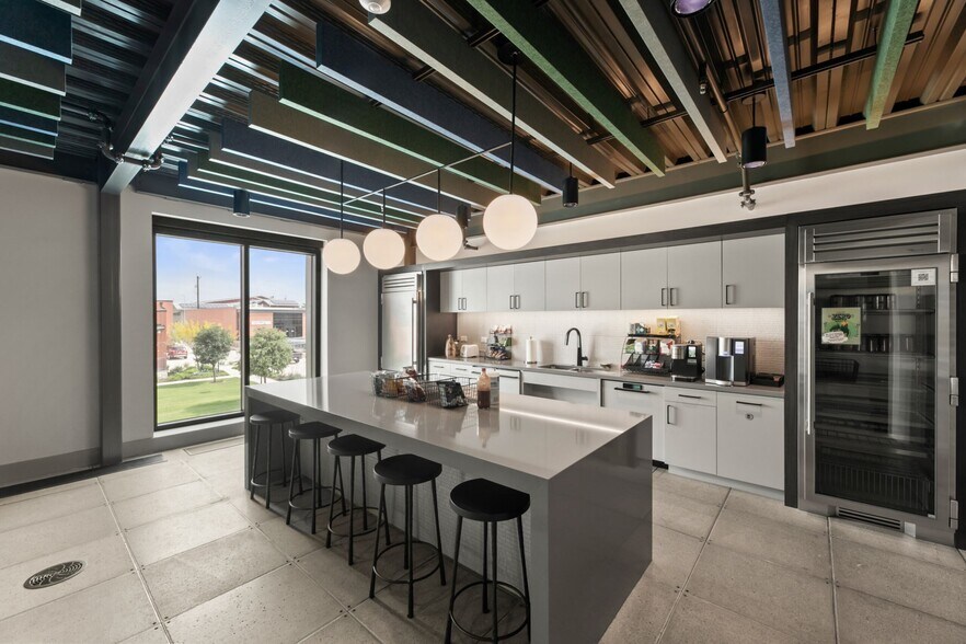 More Photos Of 1305 E Houston St, San Antonio Office For Lease