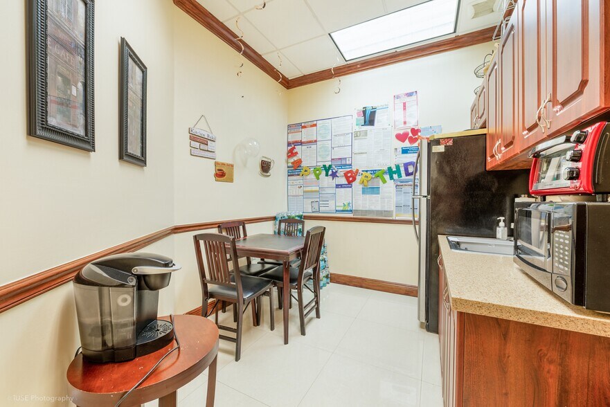 More Photos Of 135 San Lorenzo Ave, Coral Gables Office For Sale