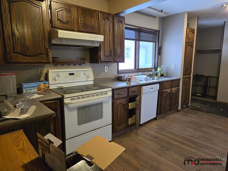 More Photos Of 775 W 5th Ave, Shaunavon Hotel For Sale