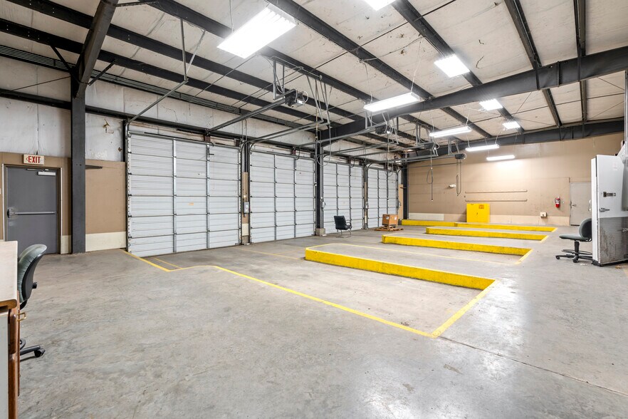 More Photos Of 275 Larcel Dr, Sikeston Flex For Lease