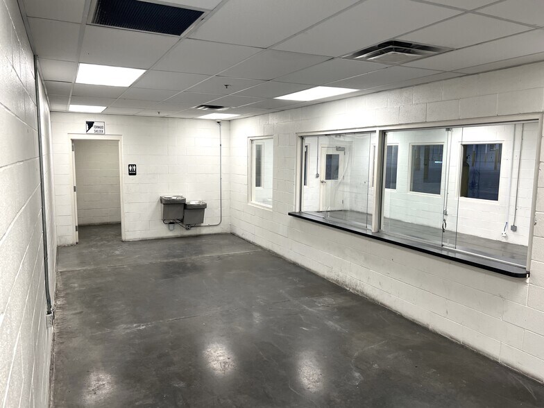 More Photos Of 5001 Greenwood Rd, Shreveport Distribution For Lease