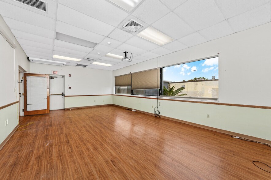 More Photos Of 52 Sharon St, Malden Office For Lease