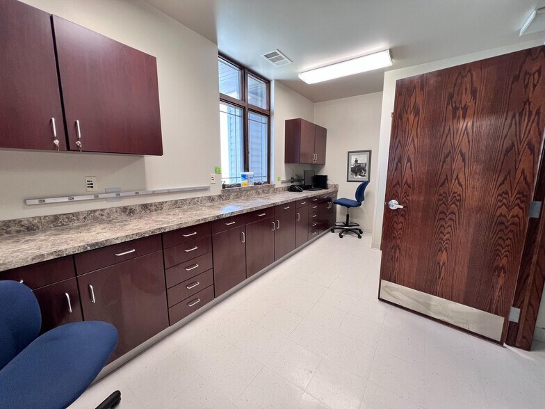 More Photos Of 202 Diamond Springs Trl, Ogallala Medical For Sale