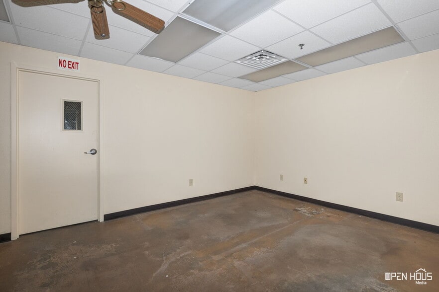 More Photos Of 2200 5th St, Wichita Falls Warehouse For Sale