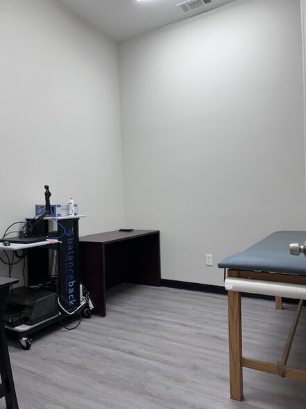 More Photos Of 245-251 River Park Dr, Woodstock Medical For Sale