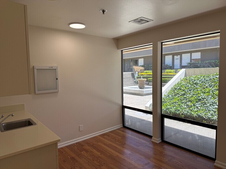 More Photos Of 337 El Dorado St, Monterey Office For Lease