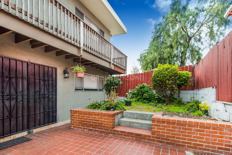 More Photos Of 2105 48th Ave, Oakland Apartments For Sale