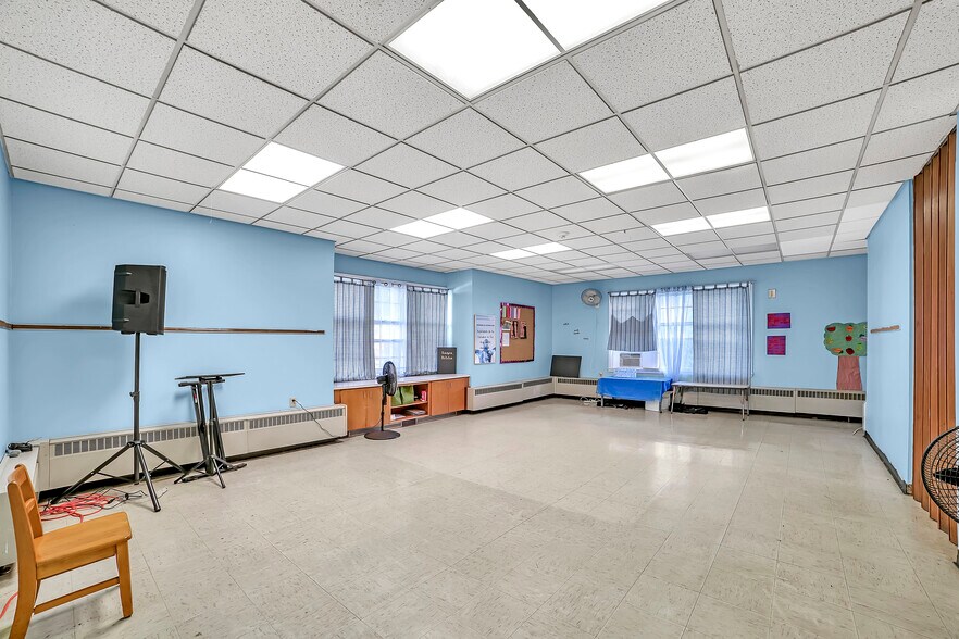 More Photos Of 132 W High St, Somerville Religious Facility For Sale