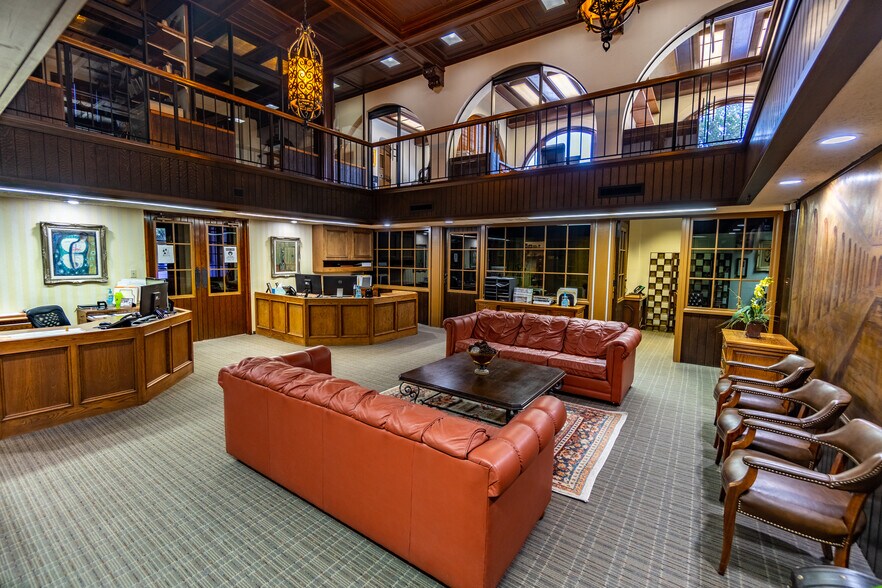 More Photos Of 2472-2476 Lake Ave, Altadena Office For Lease