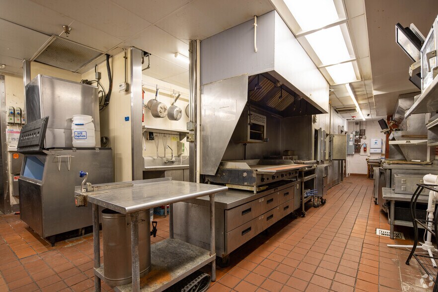 More Photos Of 1195 S Milwaukee Ave, Libertyville Restaurant For Lease