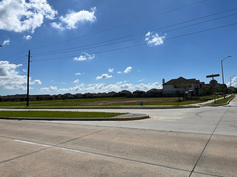 More Photos Of 0 Lakes Of Champions Dr, Mont Belvieu Land For Sale