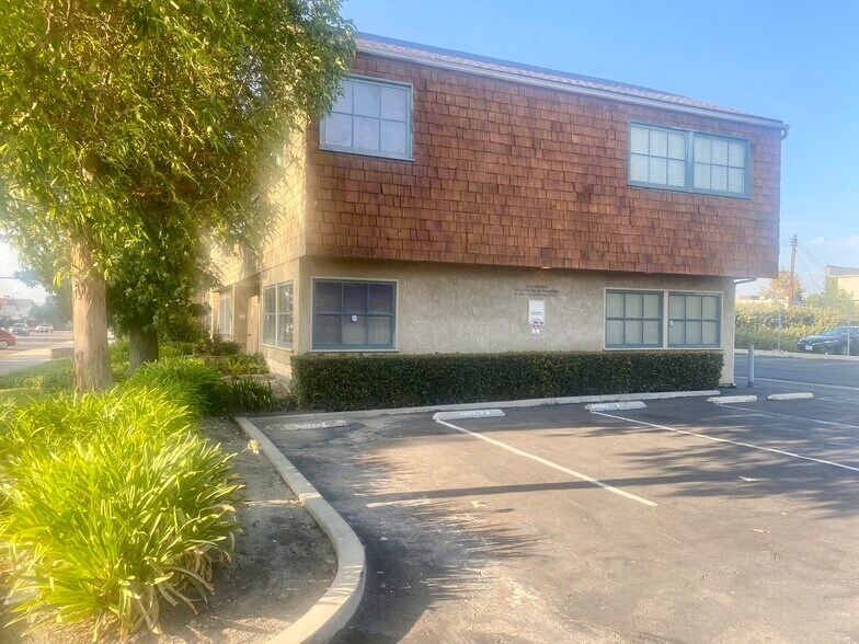 More Photos Of 3004 Deodar Ave, Costa Mesa Office For Lease