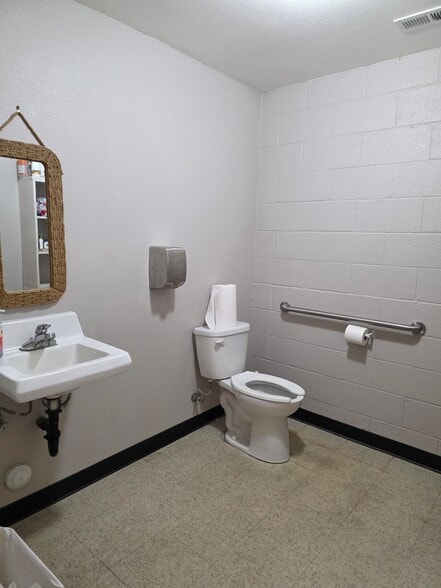 More Photos Of 317 D St, Marysville Storefront Retail Office For Sale