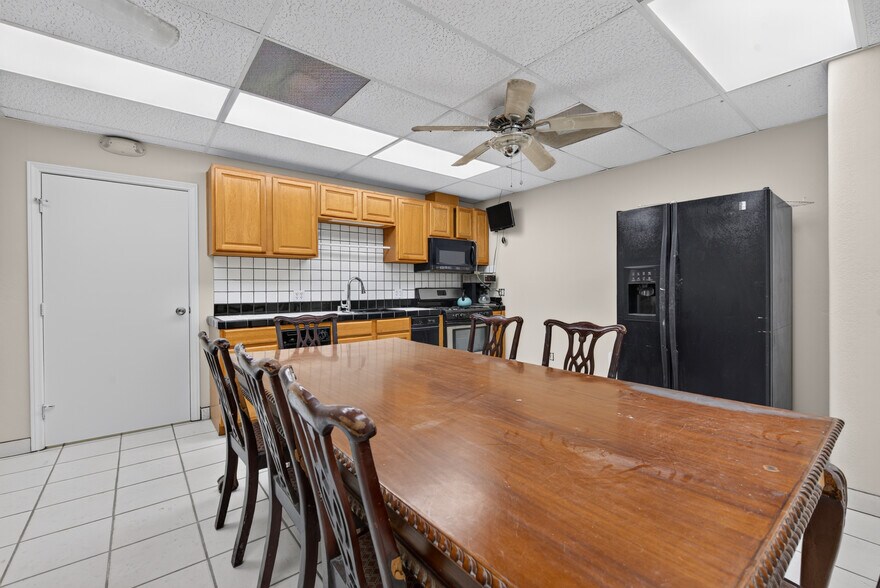 More Photos Of 17100 N Indian Canyon Rd, North Palm Springs Radio TVTransmission Facilities For Sale