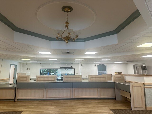 More Photos Of 501 S Stepney Rd, Aberdeen Bank For Sale