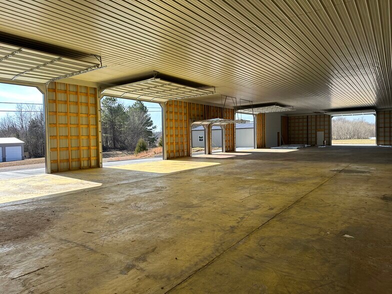 More Photos Of 77 Meadows Rd, Henry Flex For Lease