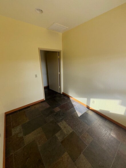 More Photos Of 31975-31985 Lodge Rd, Auberry Medical For Sale